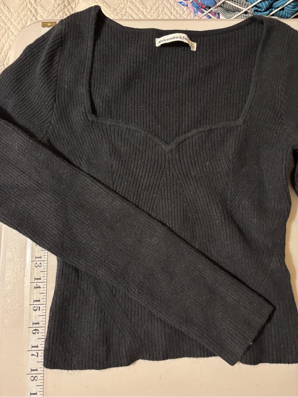 Abercrombie Fitch Y2K Sweater Fitted Long Sleeve Ribbed Sweetheart Crop Black
